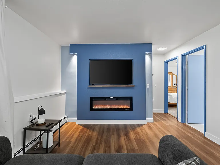 300 E 45th Ave #3 — Photo 2