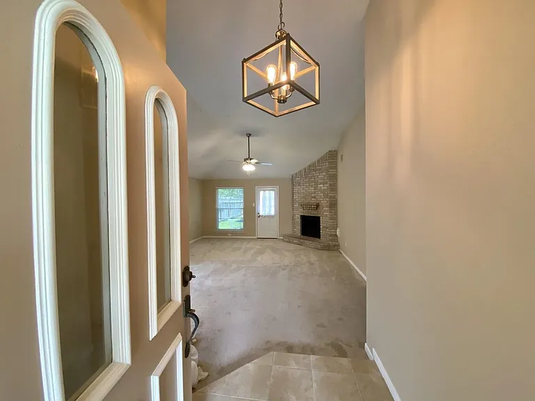 8646 Sunny Ridge Dr — Photo 3