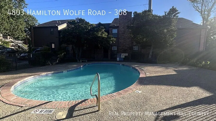 Medical Center 1 Bedroom Condo! Fully Furnished Option — Photo 1