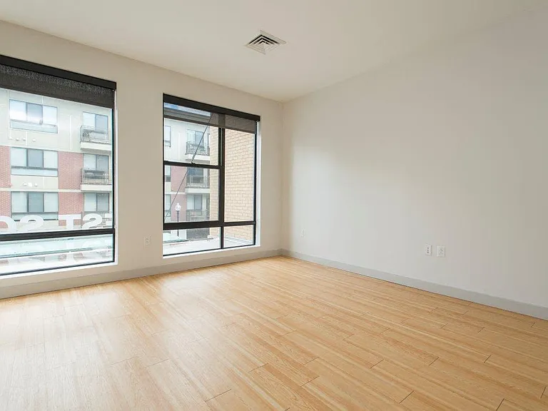 West Square Apartments — Photo 44