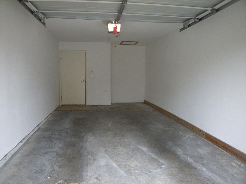 2nd image of 904 Springdale Ln