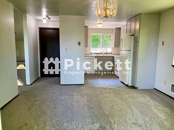3rd image of 4617 Beach Dr E
