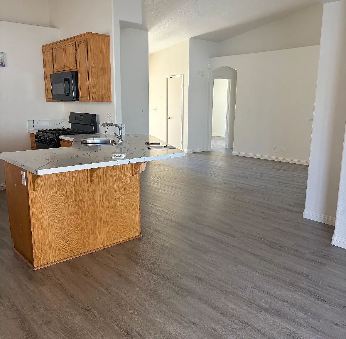 3 bed, 1393 sqft, $2,500 — Photo 4