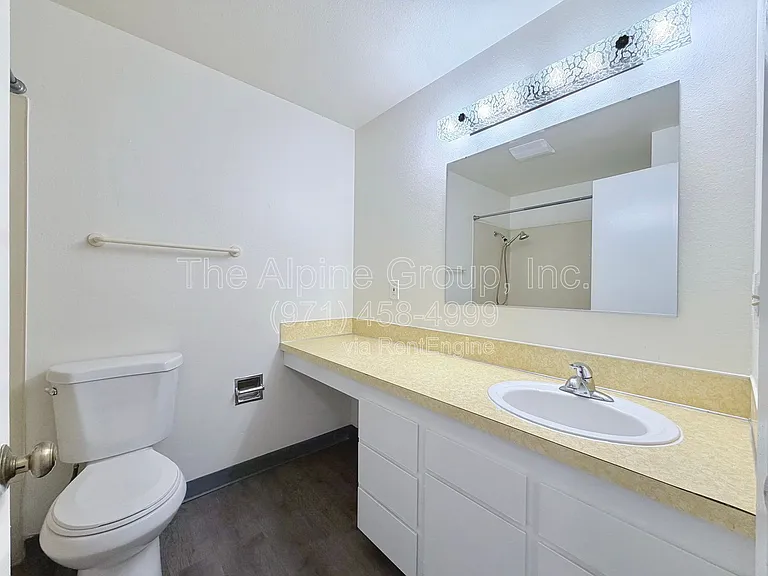 3800 NW Chemult Pl #D — Photo 18