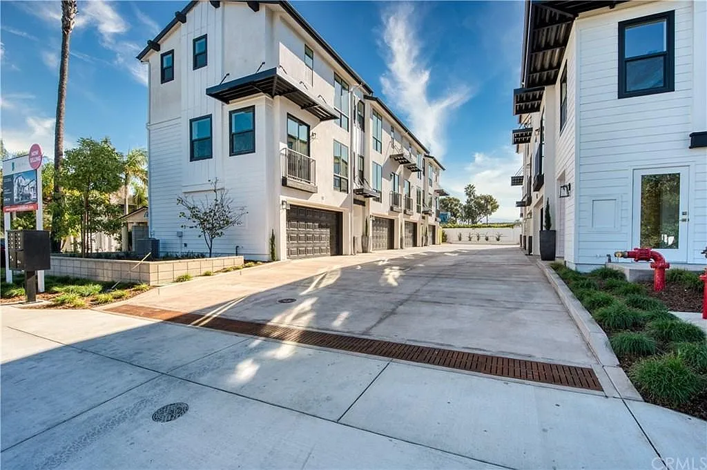 20452 Santa Ana Ave — Photo 1