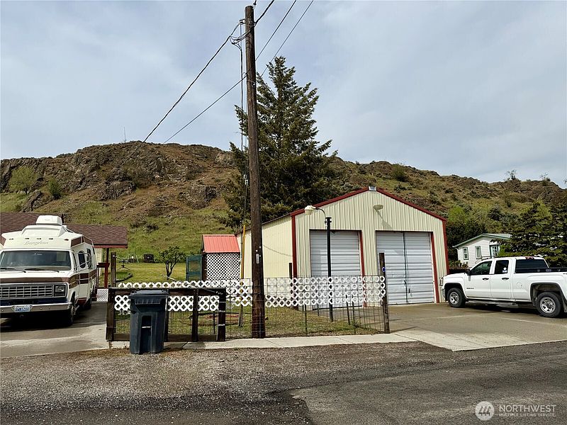 2nd image of 58110 View Place NE