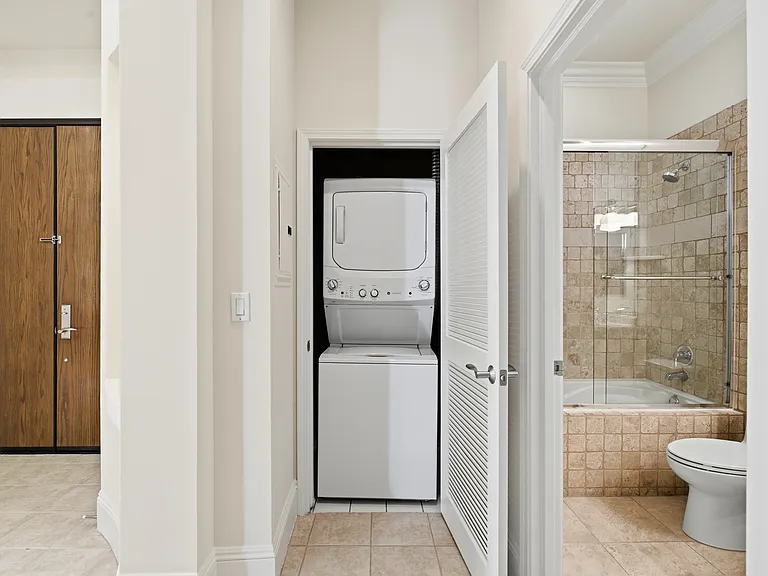 10305 Almayo Ave #404 — Photo 20