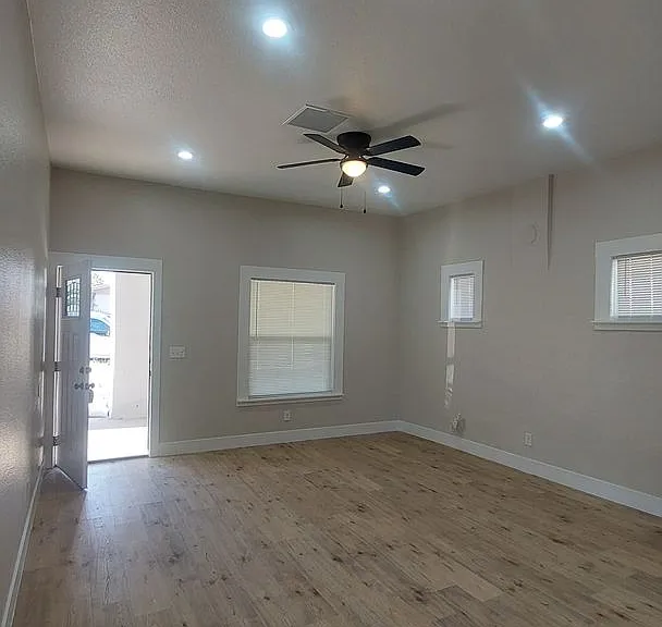 2414 San Diego Ave — Photo 22