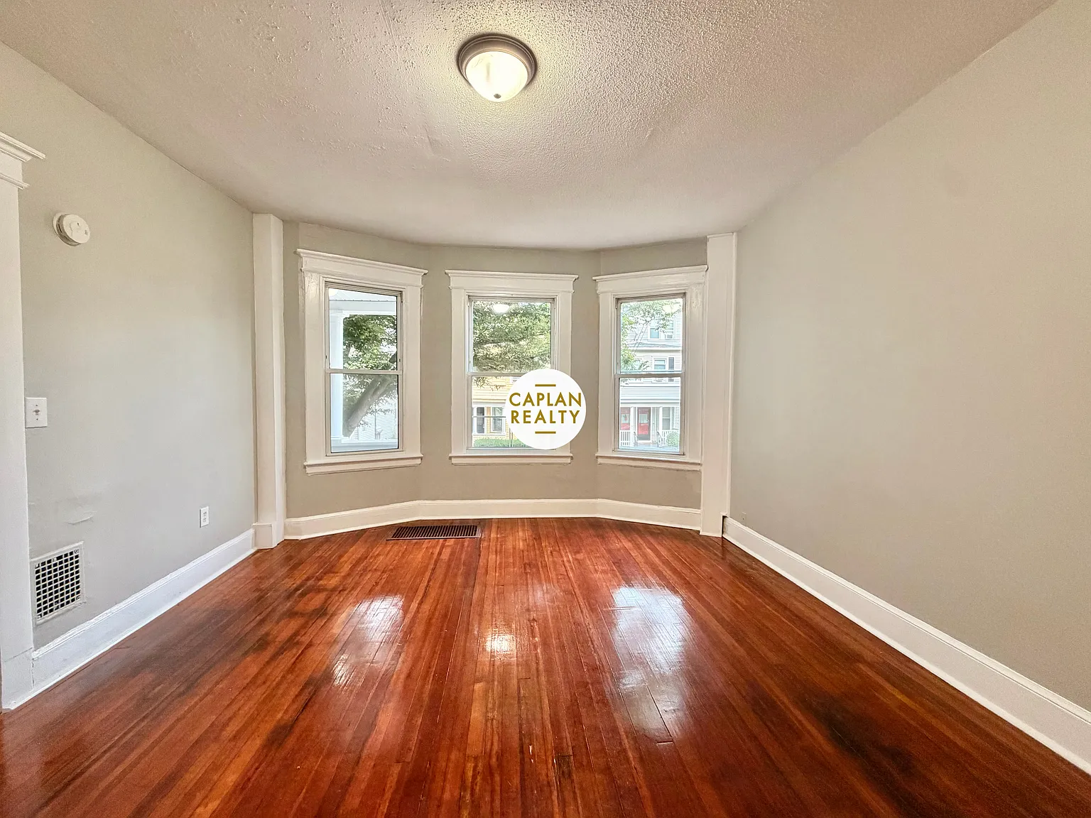 2 bed, 950 sqft, $1,800 — Photo 1