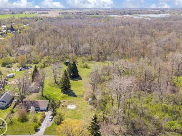 5577 Tice Rd, Fort Gratiot, MI 48059