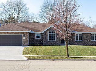 3187 Highland Park Dr, Dubuque, IA 52001