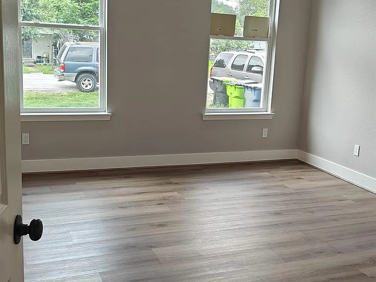 504 Center St — Photo 17