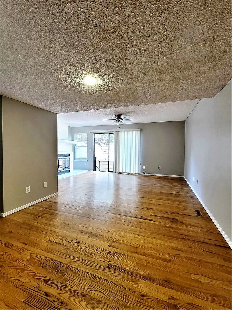Well Maintained Townhome with Semi-private patio! — Photo 2
