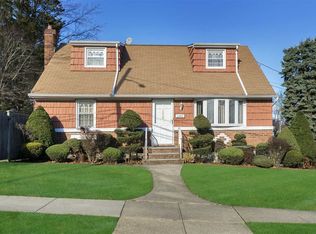 1230 Eweler Ave, Floral Park, NY 11001