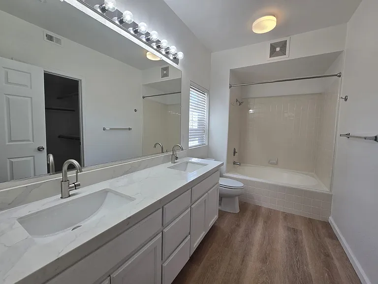 325 Swallowtail Ct — Photo 6