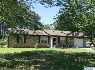 104 Quail Dr, Albertville, AL 35951