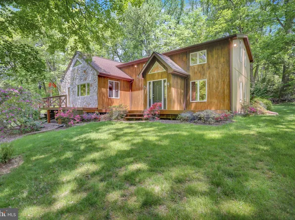 100 Trolley Ln, Mohnton, PA 19540