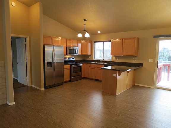 Open kitchen with eating bar