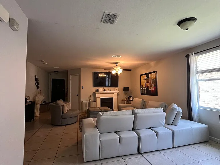 9582 Rosedale Dr — Photo 2