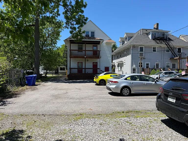 365 Alexander St — Photo 10