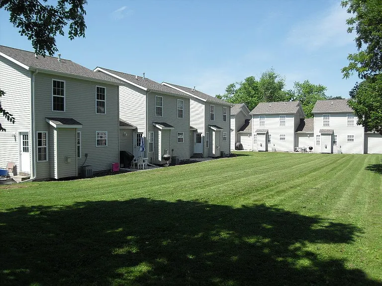 101 E Dodge St — Photo 1