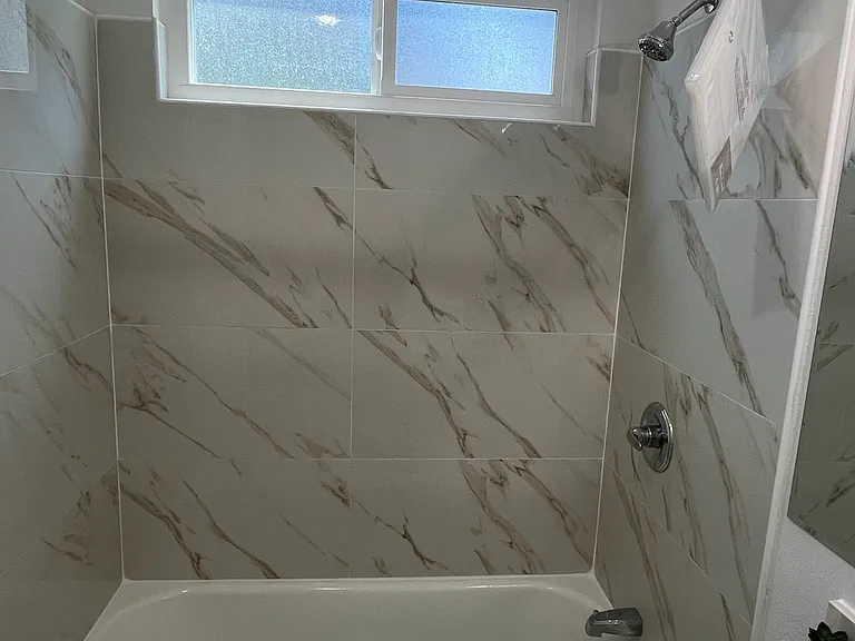 5548 Yarmouth Ave #8 — Photo 2