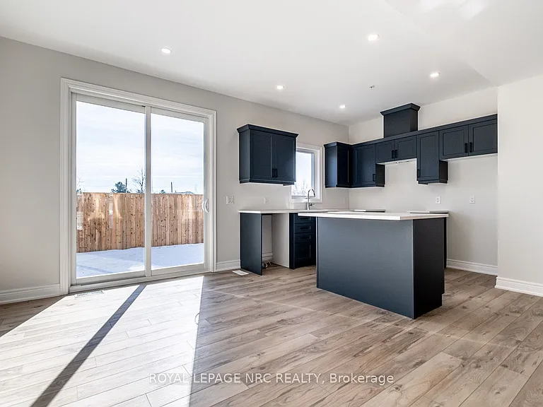 121A Moffatt St #25 — Photo 10