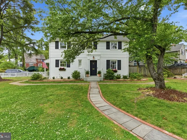 900 Chalfonte Dr, Alexandria, VA 22305