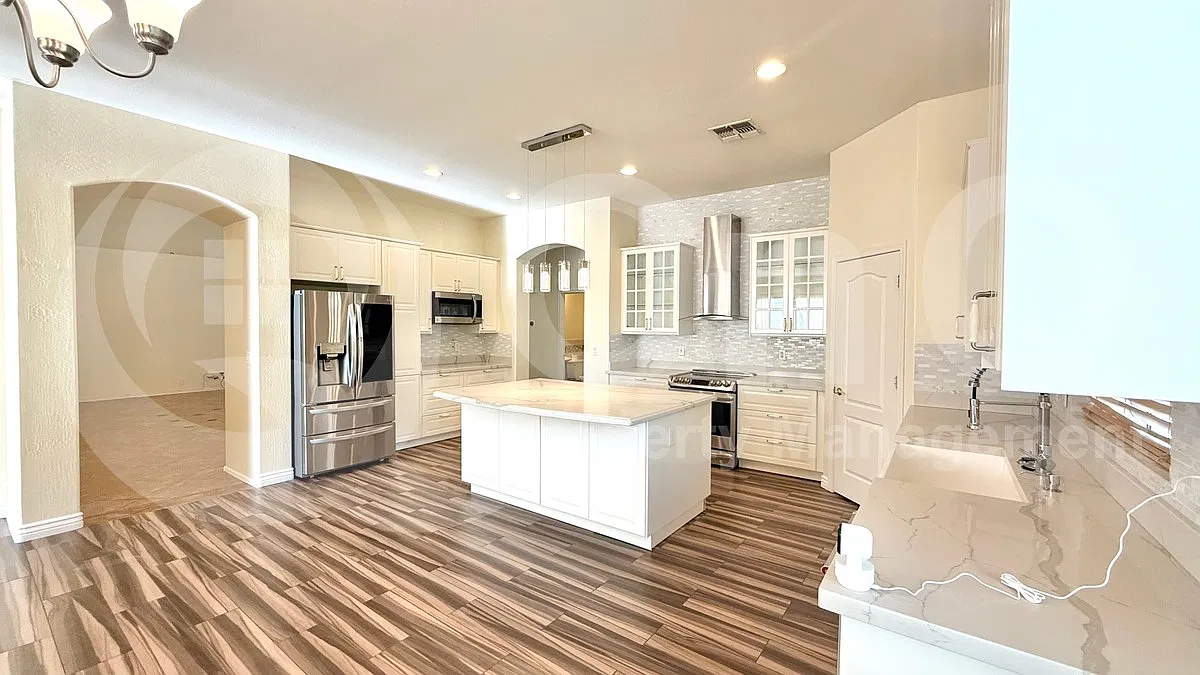 6 bed, 5.0 bath, 4106 sqft, $4,199 — Photo 3