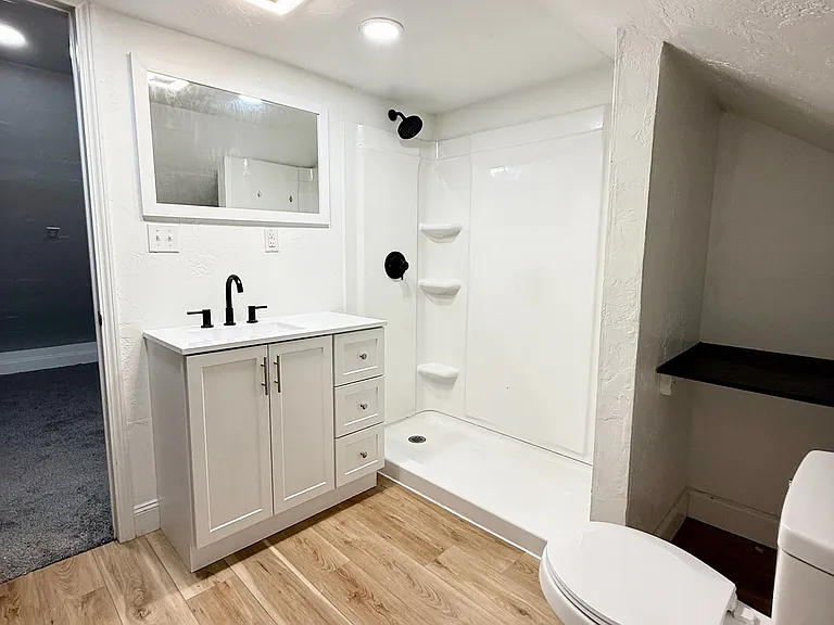 901 Saint Nicholas Dr — Photo 9