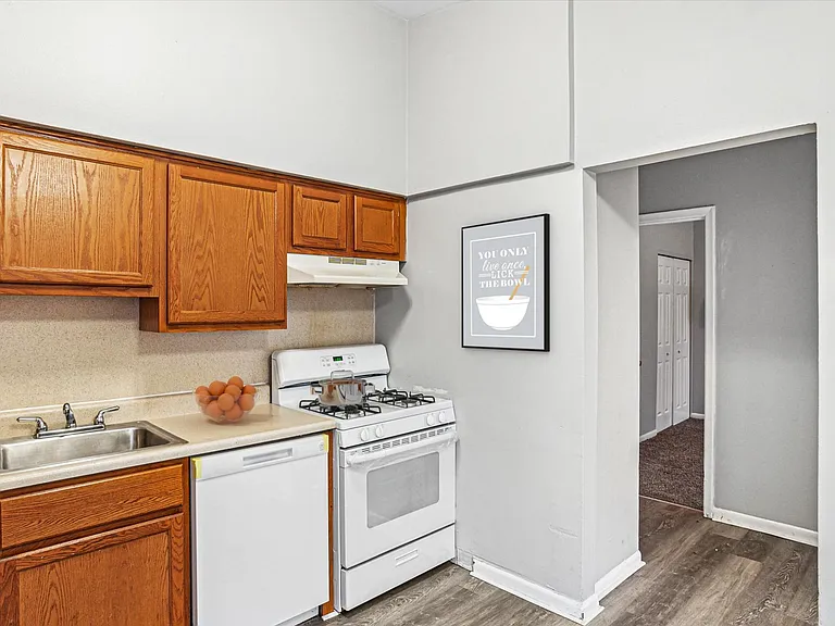 Village Grove Apartments — Photo 26