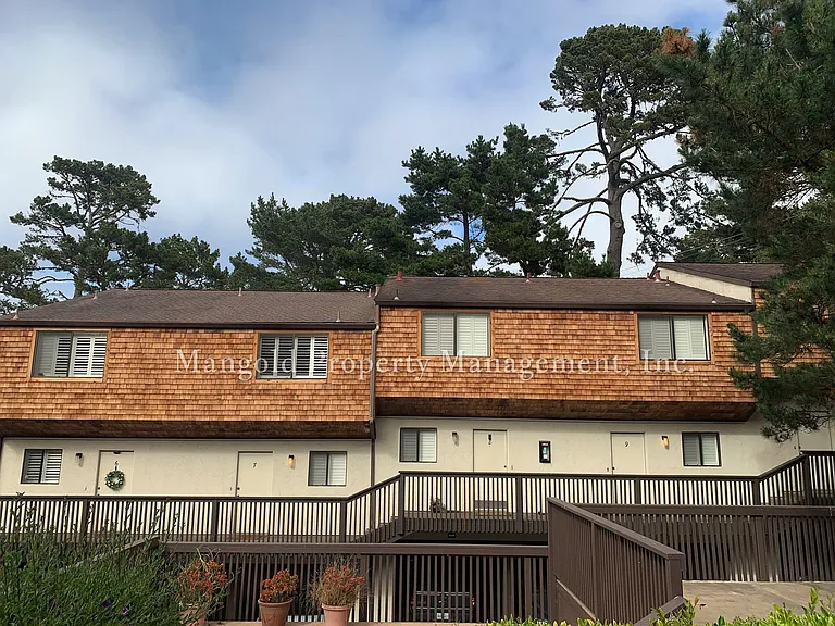 Huckleberry Hill Apartments — Photo 9