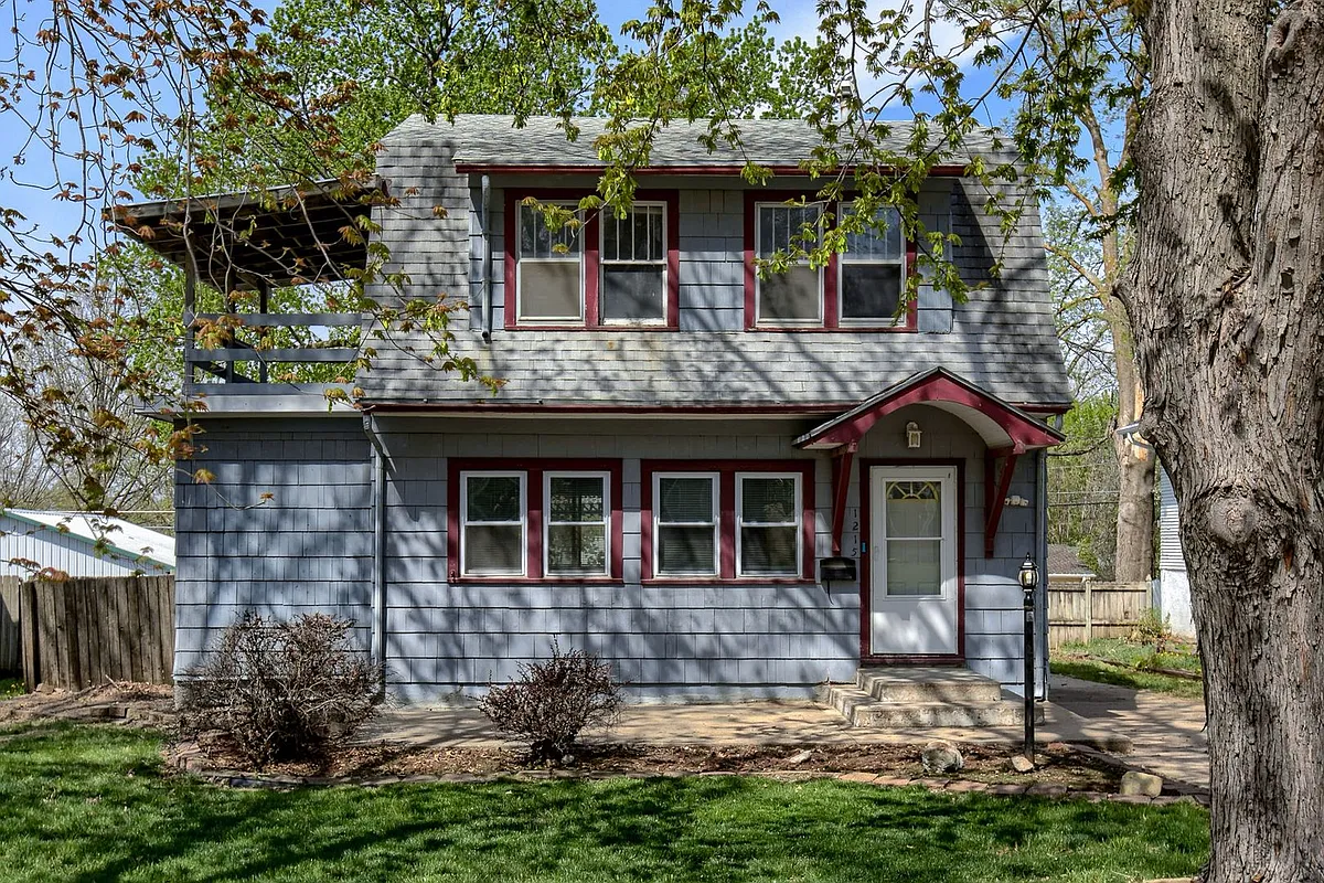 Building Photo - 1215 N 10th St