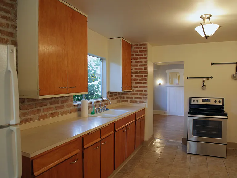 915 S Adams St — Photo 6