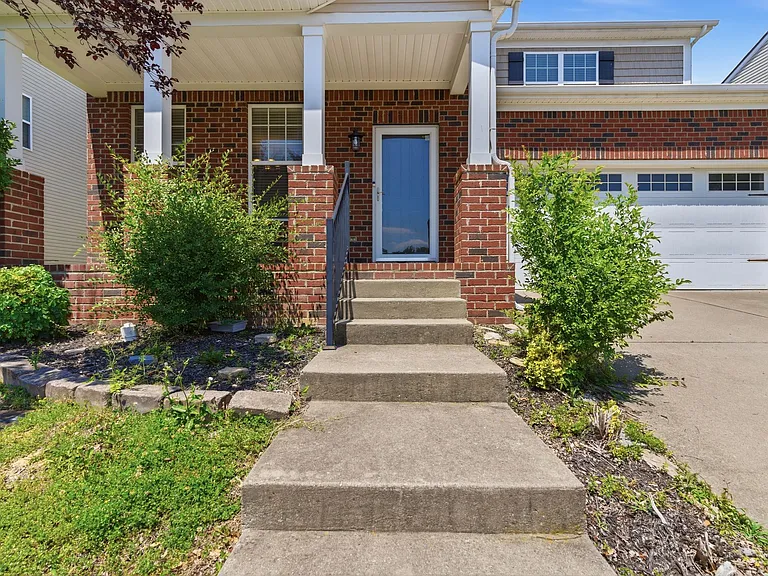 1672 Stonewater Dr — Photo 3