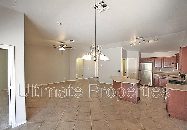 15710 N 34th St — Photo 8