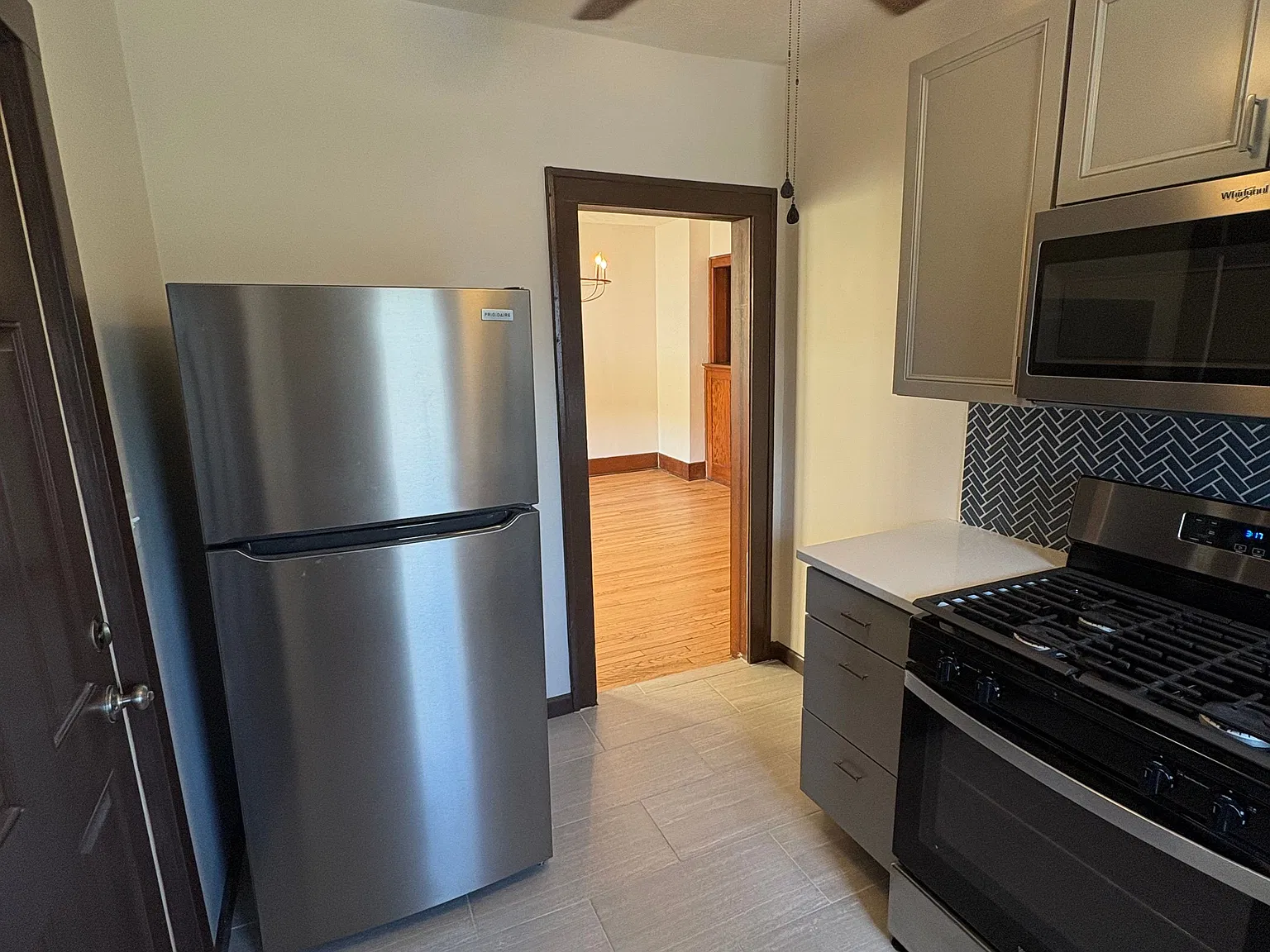 1 bed, 822 sqft, $995 — Photo 3