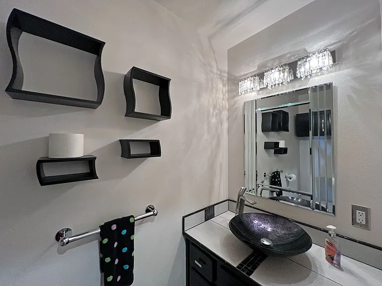 7512 Leif Ericson Dr — Photo 40