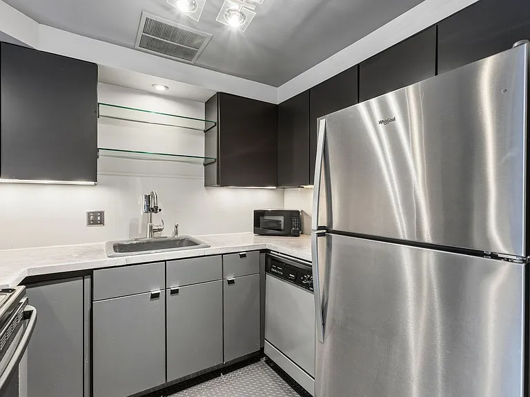 312 S 16th St #303 — Photo 26