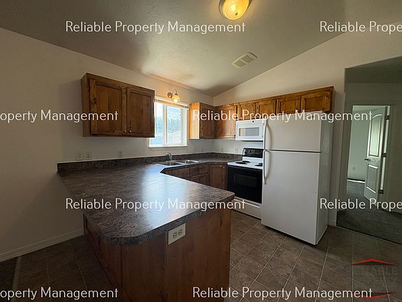 5th image of 1430 Cambridge Dr #3