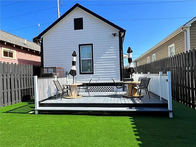 3 bed, 2.0 bath, 1140 sqft, $3,000 — Photo 2