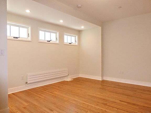 2nd image of 1135 Stanyan St #11
