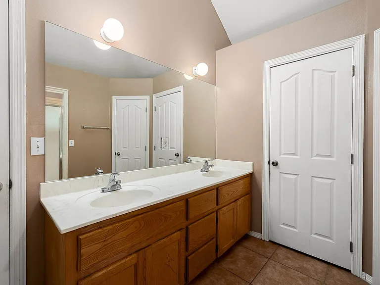 110 San Marcos St — Photo 10