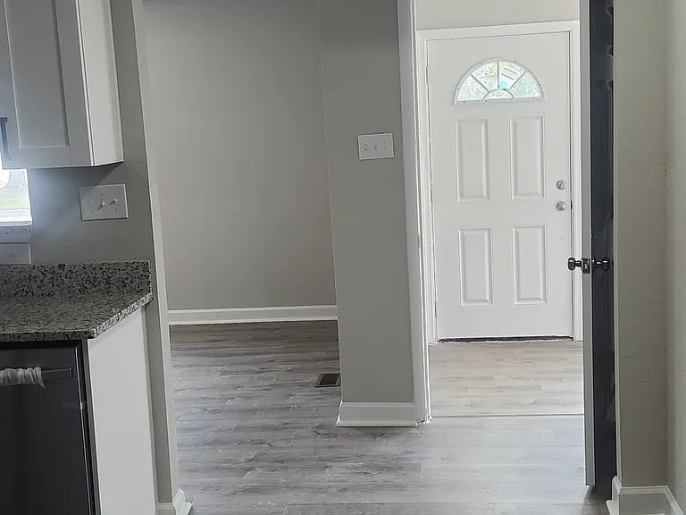 1213 Cavalier Blvd — Photo 2