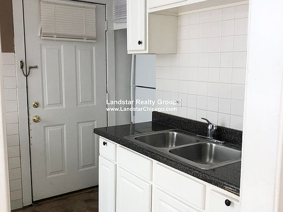 2nd image of 4043 N Mozart St APT 1E