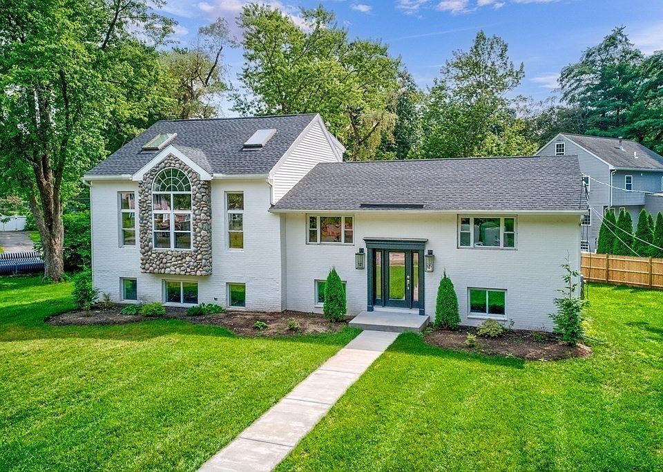 1st image of 30 Phillips Dr
