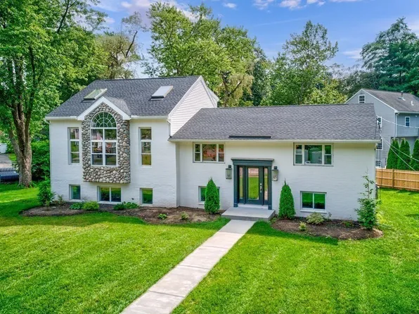 30 Phillips Dr, Newburyport, MA 01950