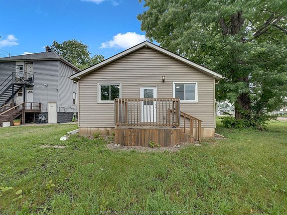 4th image of 819 Wellington Ave
