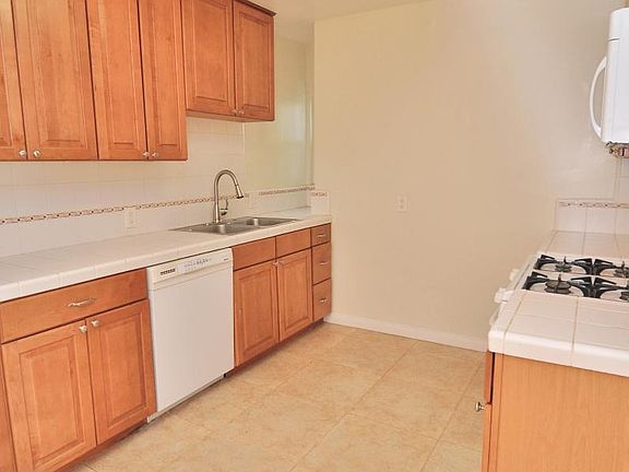 4th image of 1510 Manhattan Beach Blvd APT A