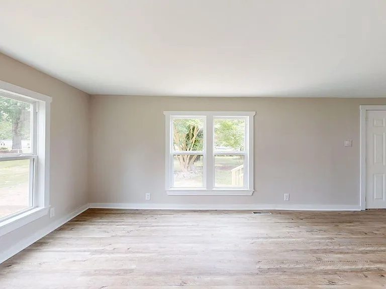 308 Queens Rd — Photo 17